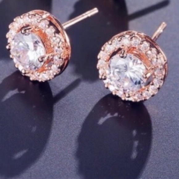 Diamond Studs Earrings | 18K Rose Gold - Picture 4 of 10